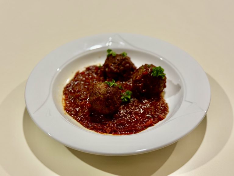 Albondigas – spanische Hackbällchen in Tomatensauce