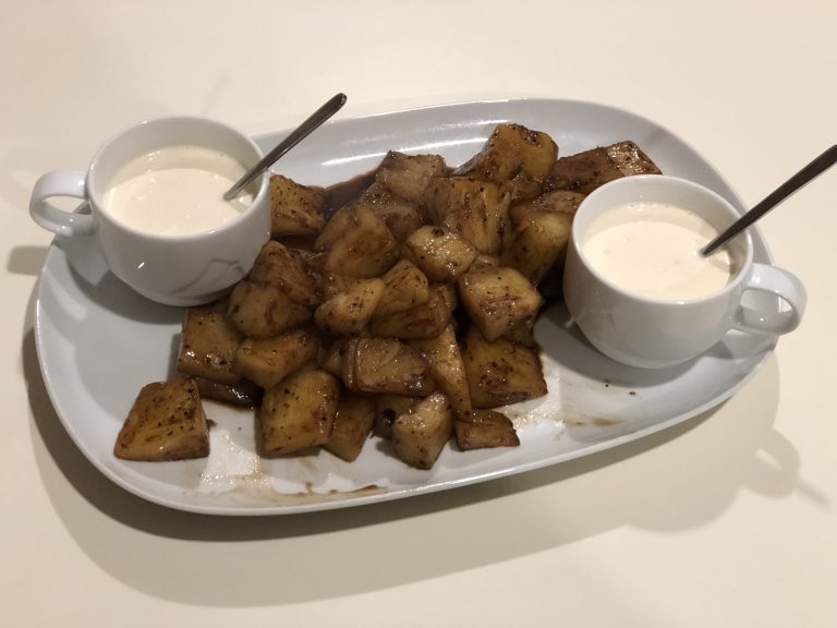 Gegrillte Ananas mit feurigem Chili-Dip