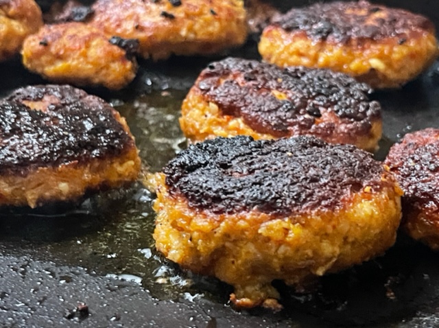 Hähnchen-Frikadellen mit Paprikasalsa
