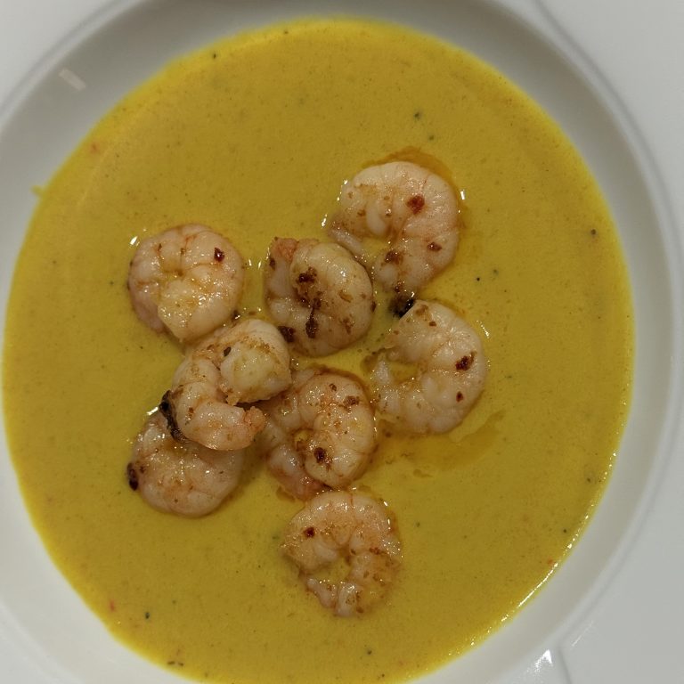 Papaya-Kokos-Suppe mit Garnelen