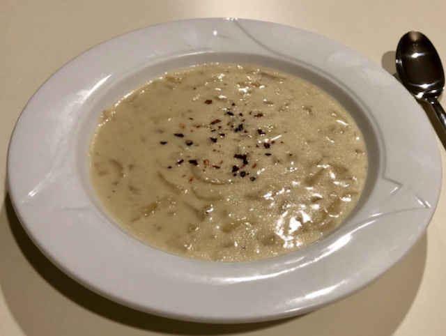 Cremige Zwiebelsuppe à la „Harry Potter“