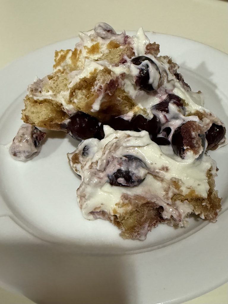 Kokos-Tiramisu mit Kirschen