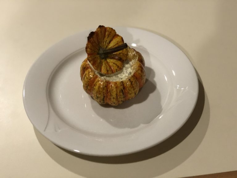 Mikrowellenkürbis gefüllt