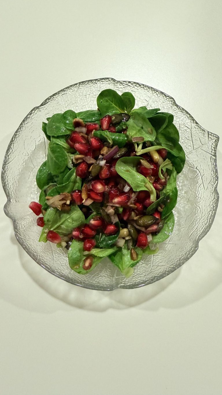 Winterlicher Feldsalat mit Granatapfel