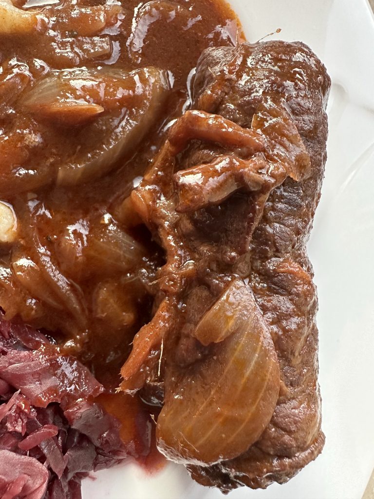 Rinderrouladen mit Walnussfüllung